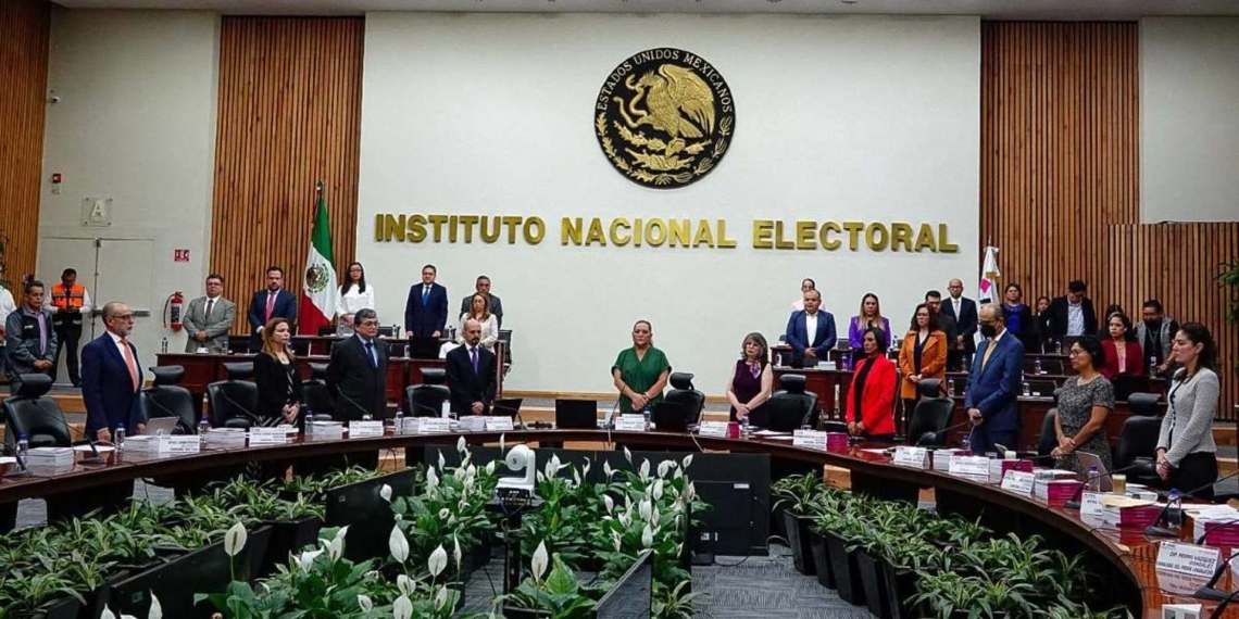 Desalojan INE por alerta de incendio