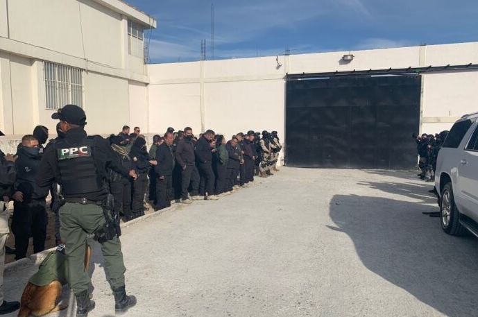 Se les “pelan” tres en Saltillo; uno sigue fugitivo
