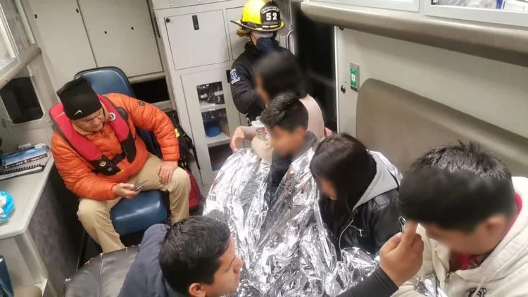 Rescatan a familia mexicana que duró 7 horas en el río Bravo ...