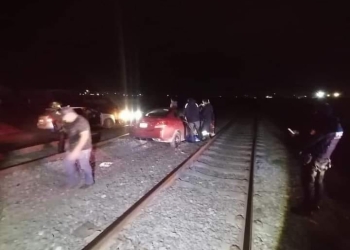 Tren embiste a sexagenarios en Nava