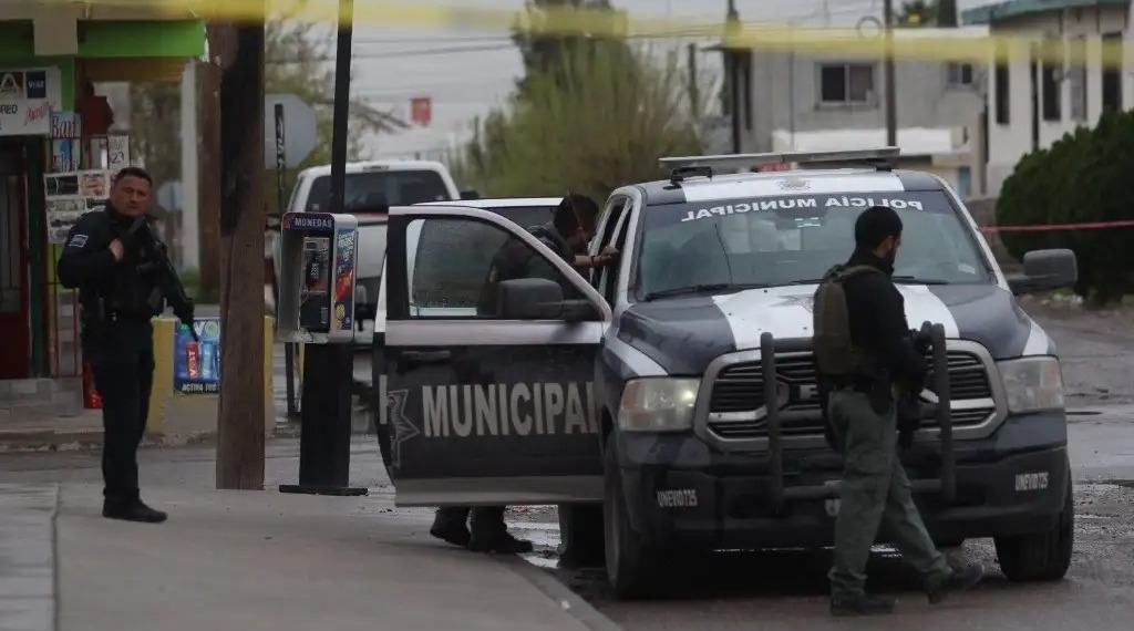 Hallan cuatro cuerpos sin vida dentro de camioneta en Ciudad Juárez