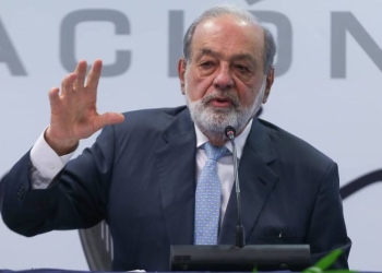 Carlos Slim: Telmex ya no es negocio, pero no está en planes vender