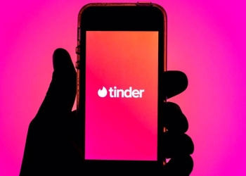Dos mujeres en Nuevo León utilizan Tinder para drogar y robar a sus citas