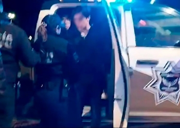 Joven que conducía ebrio, evadió un filtro antialcohol e intentó arrollar a policías fue liberado tras llegar a un acuerdo