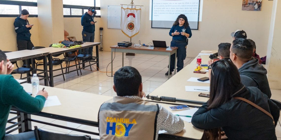 Director de Bomberos y Protección Civil Imparte Plática Sobre Zonas Seguras
