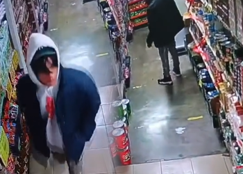 Tienda difunde video de presunto ladrón