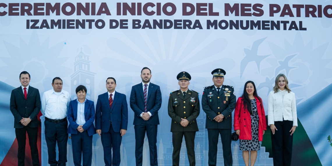 Jacobo Rodríguez encabeza ceremonia de izamiento de bandera e inicio de los festejos patrios en Piedras Negras