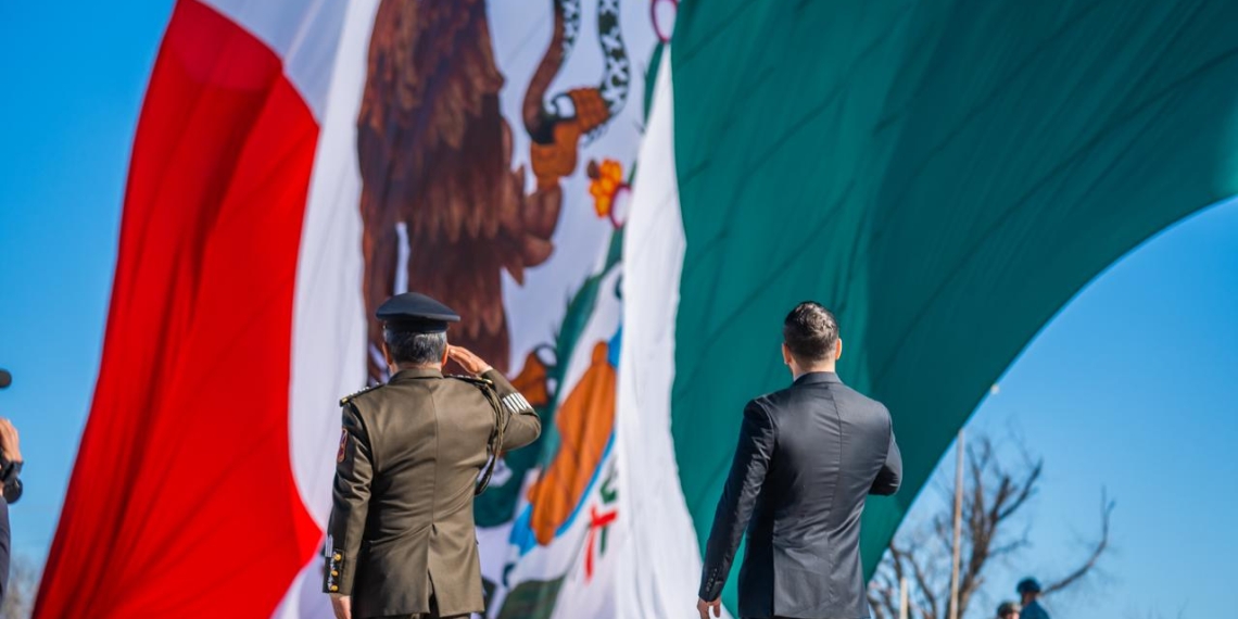 Piedras Negras conmemora el Día de la Bandera con el izamiento del lábaro patrio