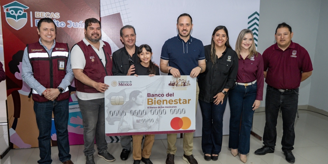 Gobierno Federal y Municipal entregan becas “Benito Juárez” a estudiantes de media superior en Piedras Negras