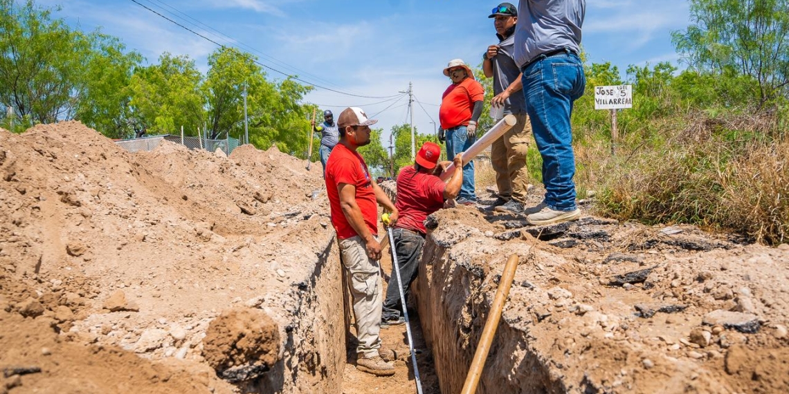 Después de 40 años instalan tubería de agua en la calle José Villarreal de Presidentes 4
