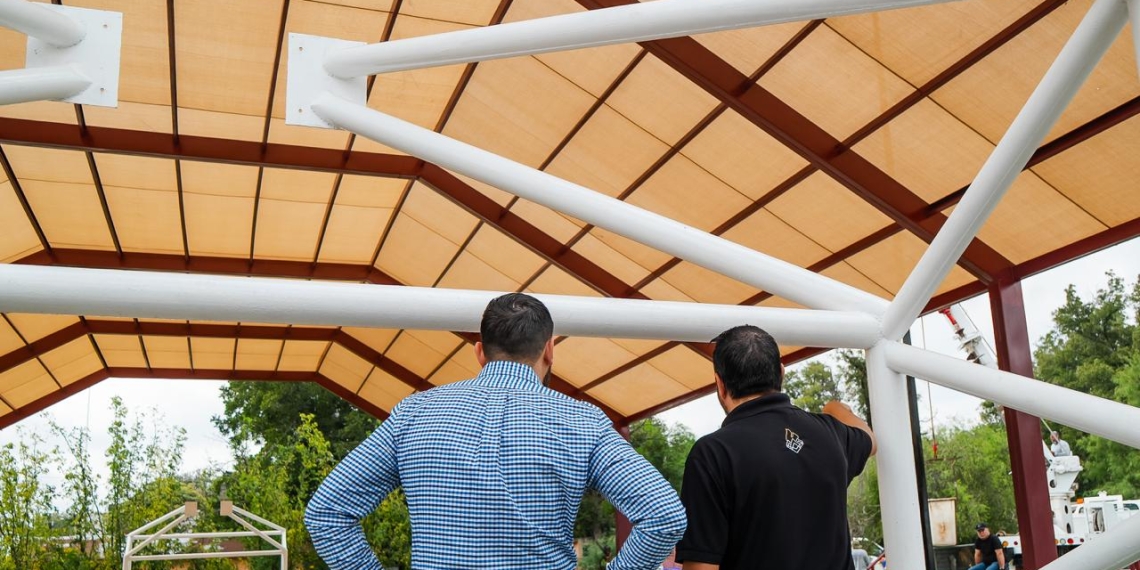 Jacobo Rodríguez supervisa rehabilitación de plaza en la colonia Zaragoza